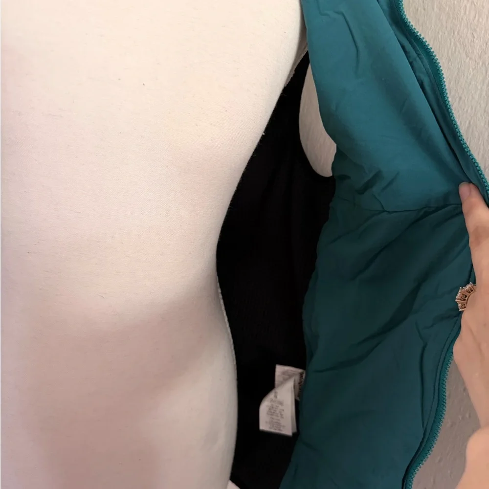 Patagonia Teal and Black Vest It also fits a women's size M